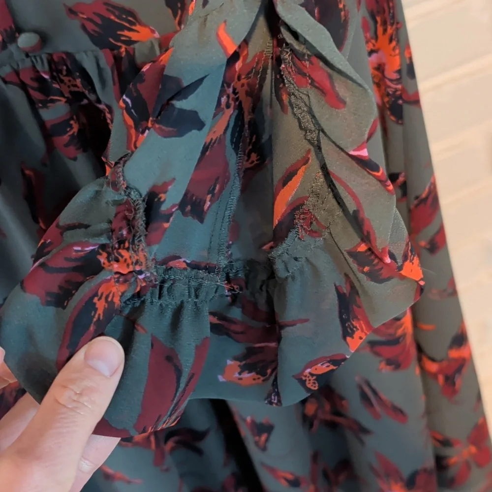 Madewell Moonblossom Ruffle-Sleeve Dress in the Winter Orchid floral pattern. - Picture 6 of 8